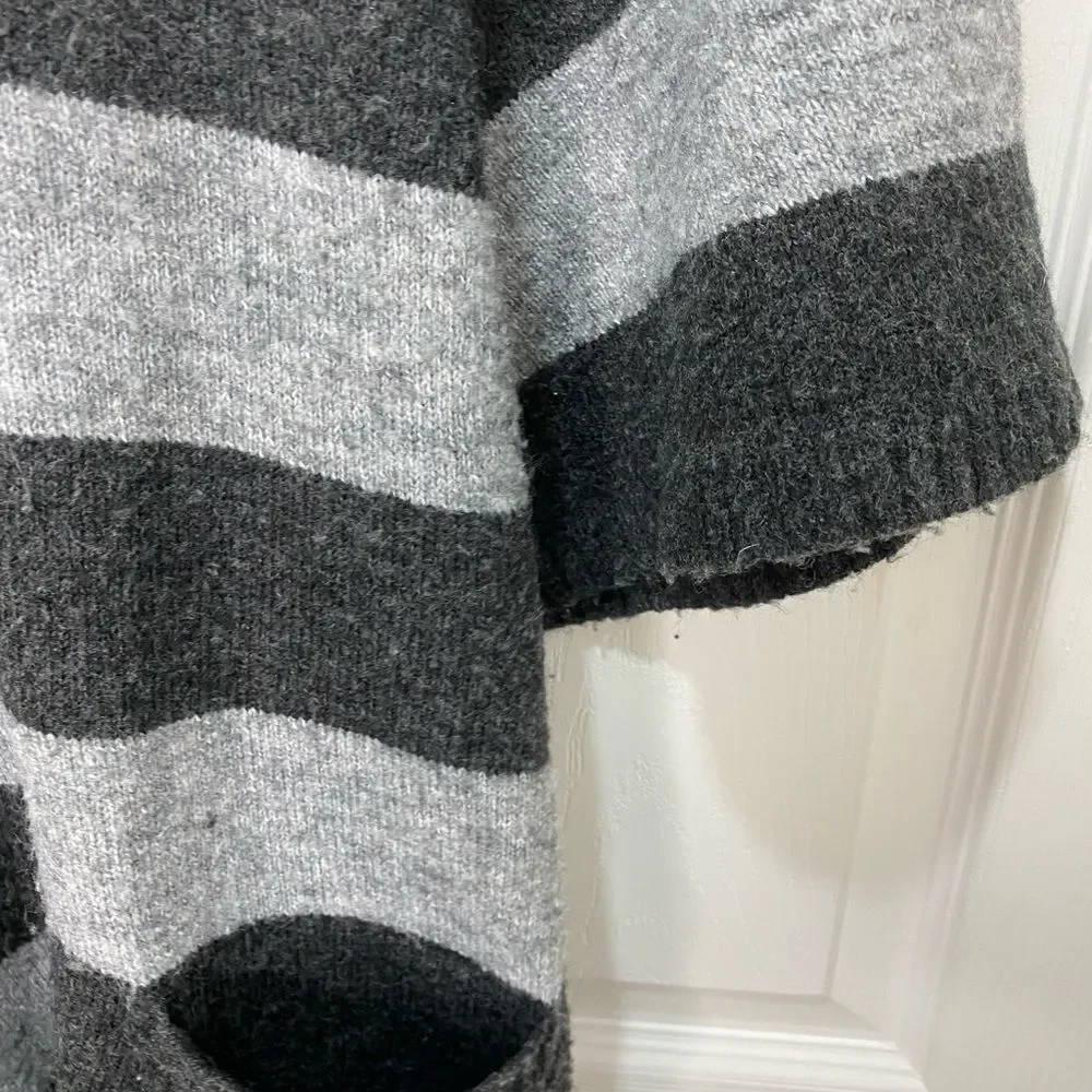 Fenn Wright Manson short sleeve grey striped turtleneck sweater with pockets - Picture 9 of 11